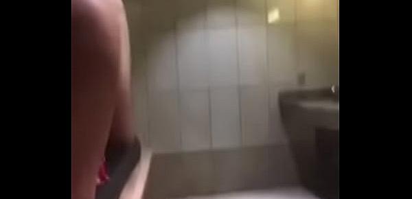  Saw this gorgeous Latina walking at the mall had to fuck her in the bathroom! La Paisa public bathroom facial